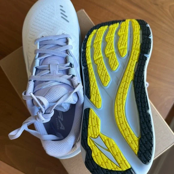 Altra Paradigm 8 Running Shoes - Sz 7 NEW -Purple - Picture 5 of 6